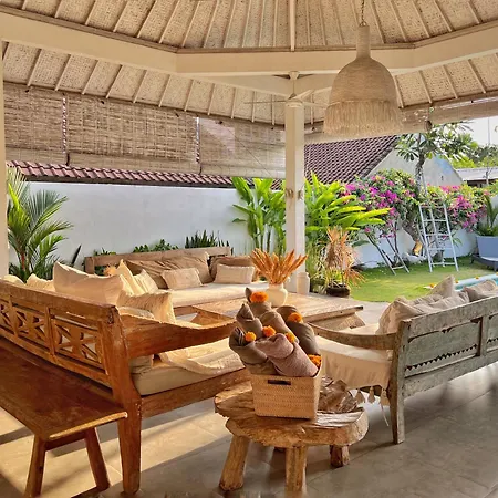 Villa Rocher - Modern 3 Bedroom Villa Batu Belig 3 Min Beach