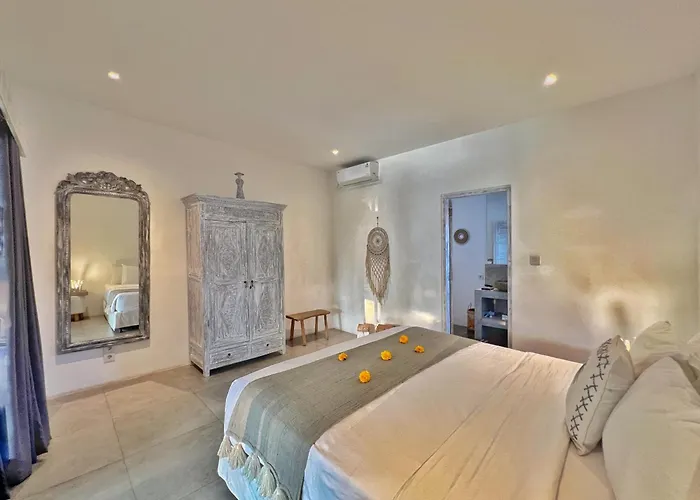 Rocher - Modern 3 Bedroom Batu Belig 3 Min Villa *