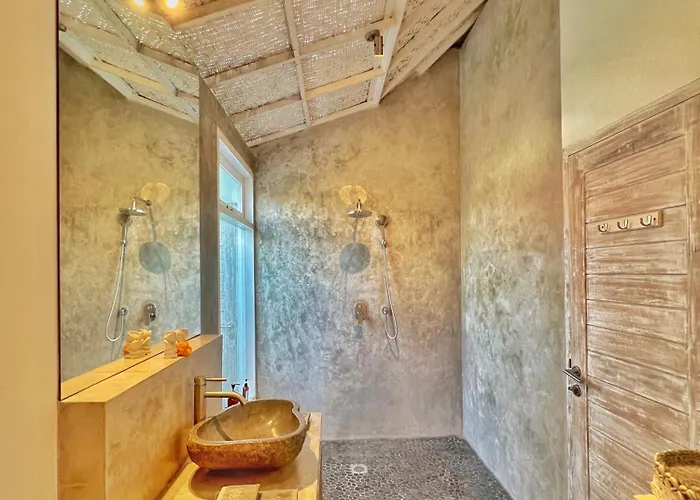 Rocher - Modern 3 Bedroom Batu Belig 3 Min Villa Seminyak