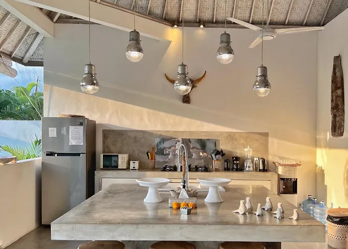 Rocher - Modern 3 Bedroom Batu Belig 3 Min Villa