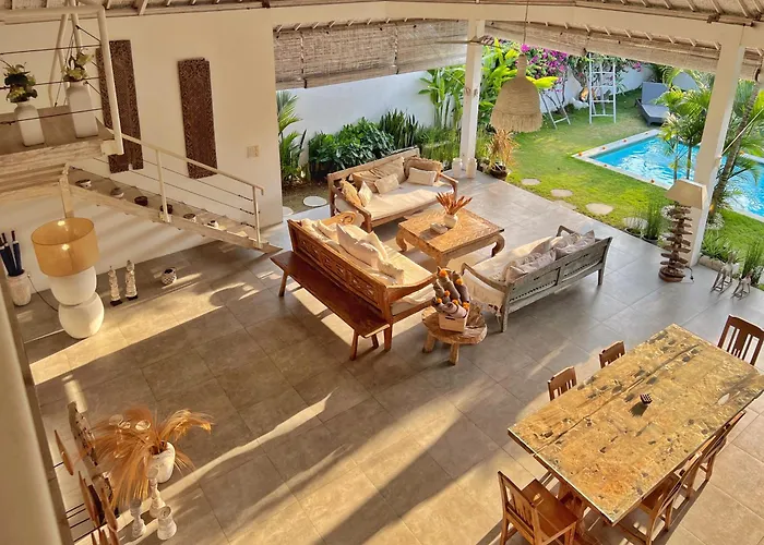 Villa Rocher - Modern 3 Bedroom Batu Belig 3 Min Seminyak