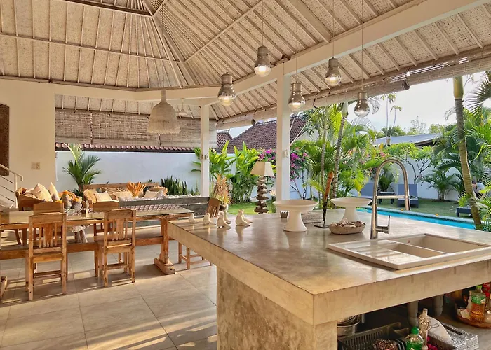Rocher - Modern 3 Bedroom Batu Belig 3 Min Seminyak
