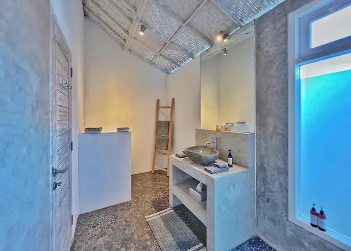 Villa Rocher - Modern 3 Bedroom Batu Belig 3 Min