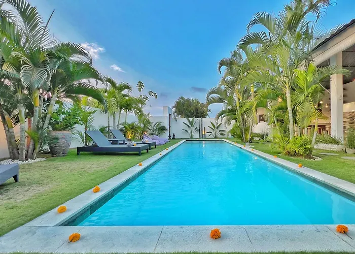 Rocher - Modern 3 Bedroom Batu Belig 3 Min Seminyak