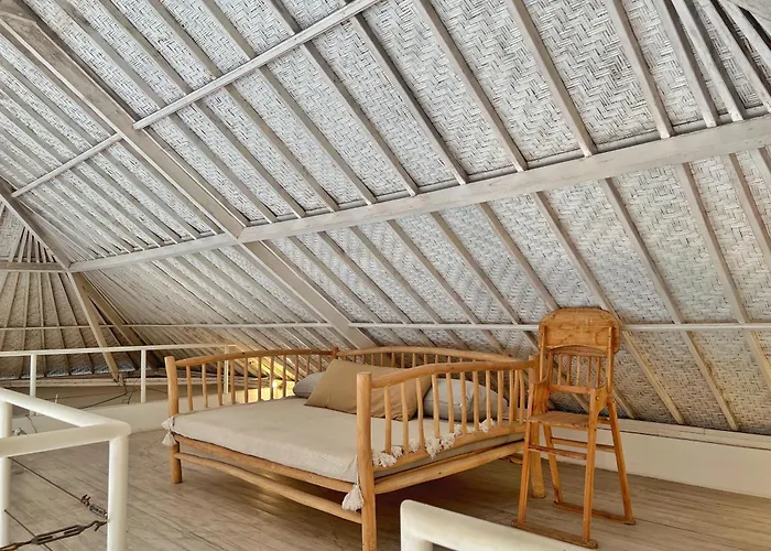Villa Rocher - Modern 3 Bedroom Batu Belig 3 Min Seminyak