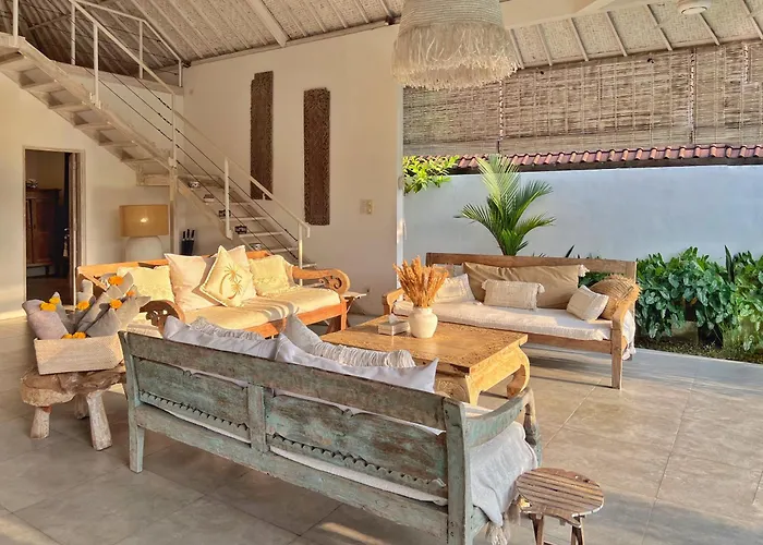Rocher - Modern 3 Bedroom Batu Belig 3 Min Seminyak