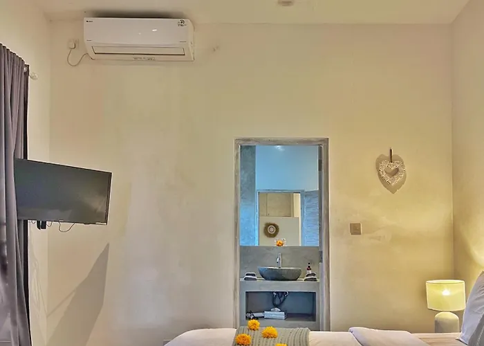 Rocher - Modern 3 Bedroom Batu Belig 3 Min Villa *