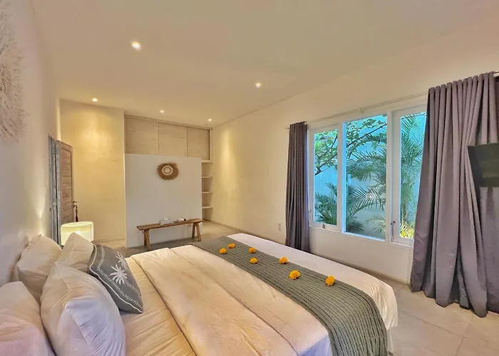 Rocher - Modern 3 Bedroom Batu Belig 3 Min Villa Seminyak