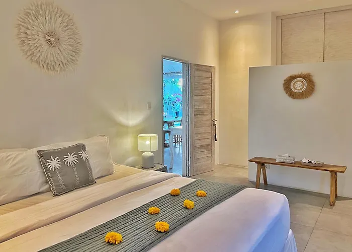 Rocher - Modern 3 Bedroom Batu Belig 3 Min Seminyak