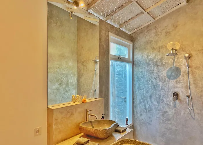 Rocher - Modern 3 Bedroom Batu Belig 3 Min
