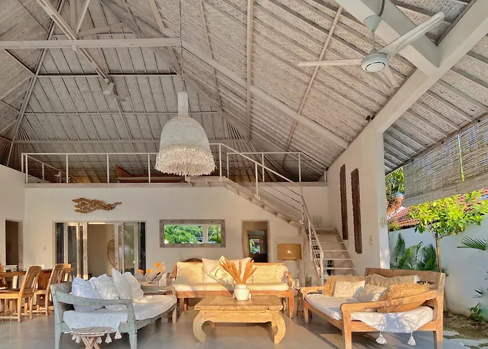 Villa Rocher - Modern 3 Bedroom Batu Belig 3 Min