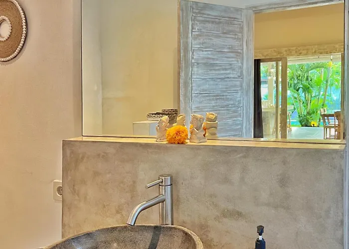 Rocher - Modern 3 Bedroom Batu Belig 3 Min Villa