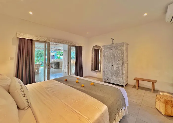 Villa Rocher - Modern 3 Bedroom Batu Belig 3 Min Seminyak